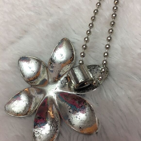 (P2) Flower Necklace - Picture 5 of 6
